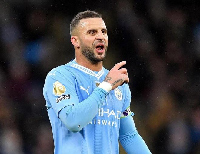 体侧贴耳 体侧贴耳