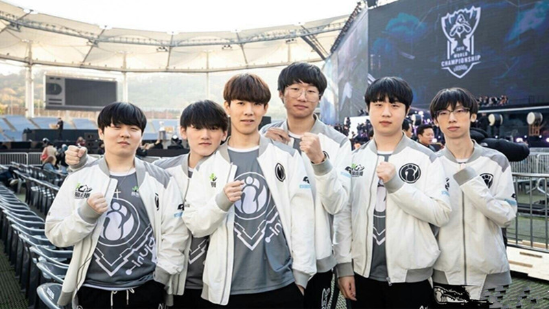 不是靠英雄 不是靠英雄